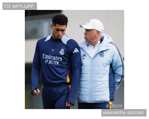 贝林厄姆兄弟携手畅游迪拜尽享阳光假期的快乐时光