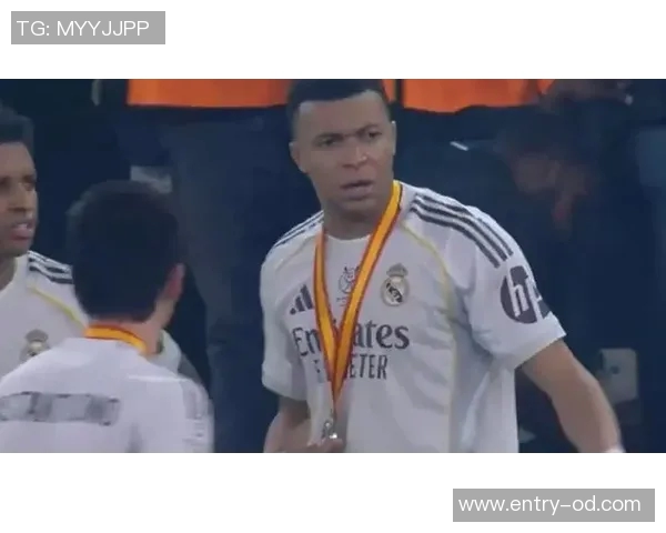 姆巴佩赛后多次要求队友不要为巴萨鼓掌并催促离场引发热议