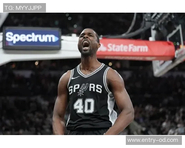 巴恩斯称赞文班拼劲为球队注入活力吸引防守助力进攻提升 巴恩斯称赞文班拼劲为球队注入活力吸引防守助力进攻提升